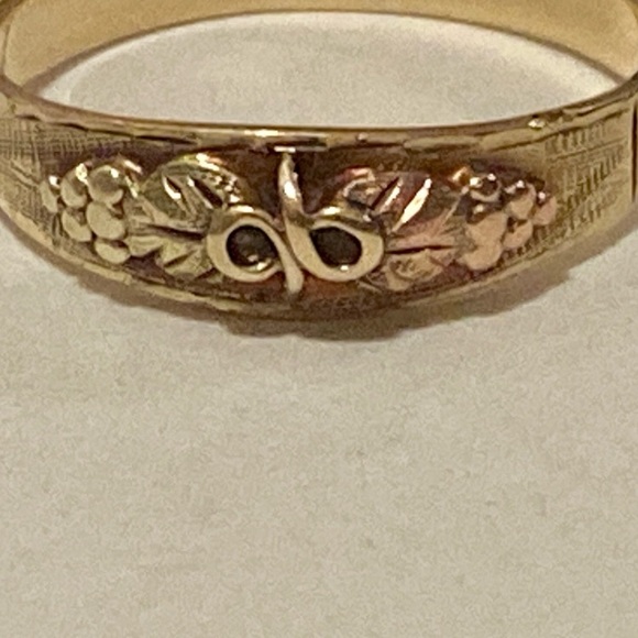 10K - 12K Black Hills Gold Pinky Ring - Good Vintage Condition. Authentic. - Picture 13 of 16